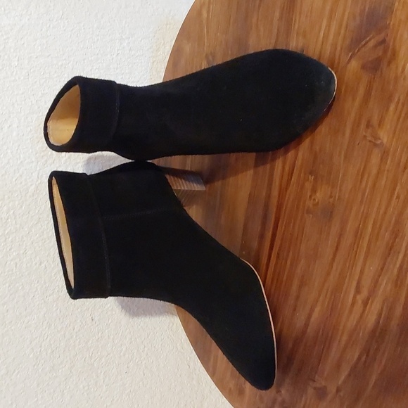 Lucky Brand Zaprika Black Suede Slip on HEEL Booties Neutral Boots Trendy Sz.7.5 - Picture 2 of 14